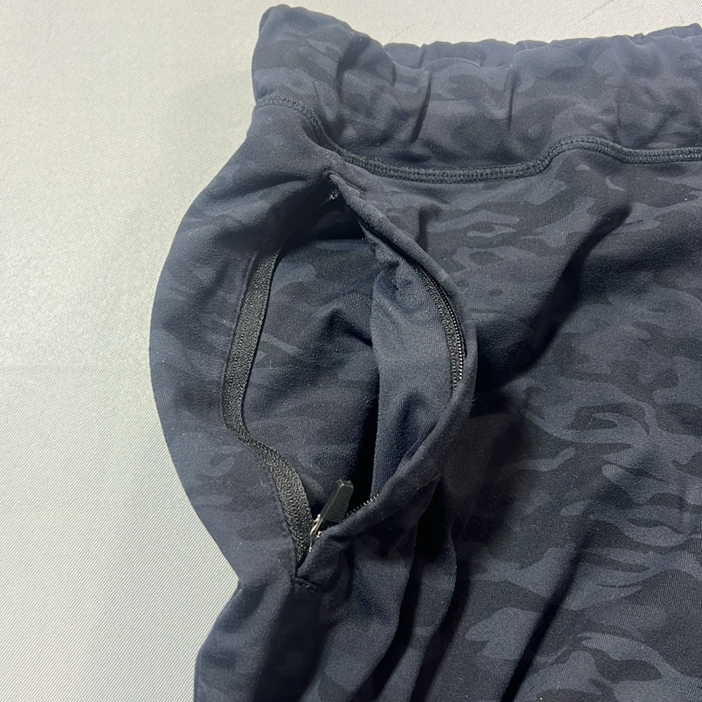 Alphalete men’s dark camo joggers - Picture 8 of 10